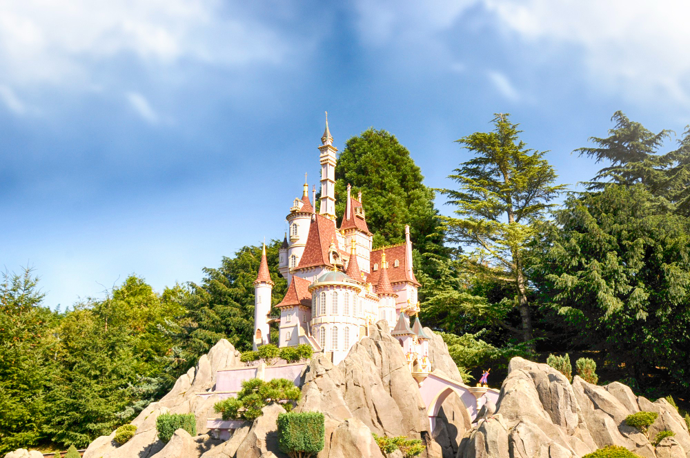 The Fascinating History and Evolution of Disneyland